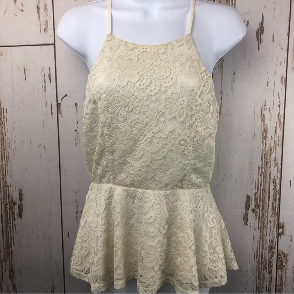 Maurices Sexy Top, Lacy.  Size Medium. In excellent condition!